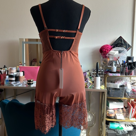 Lace Romper - Picture 4 of 5